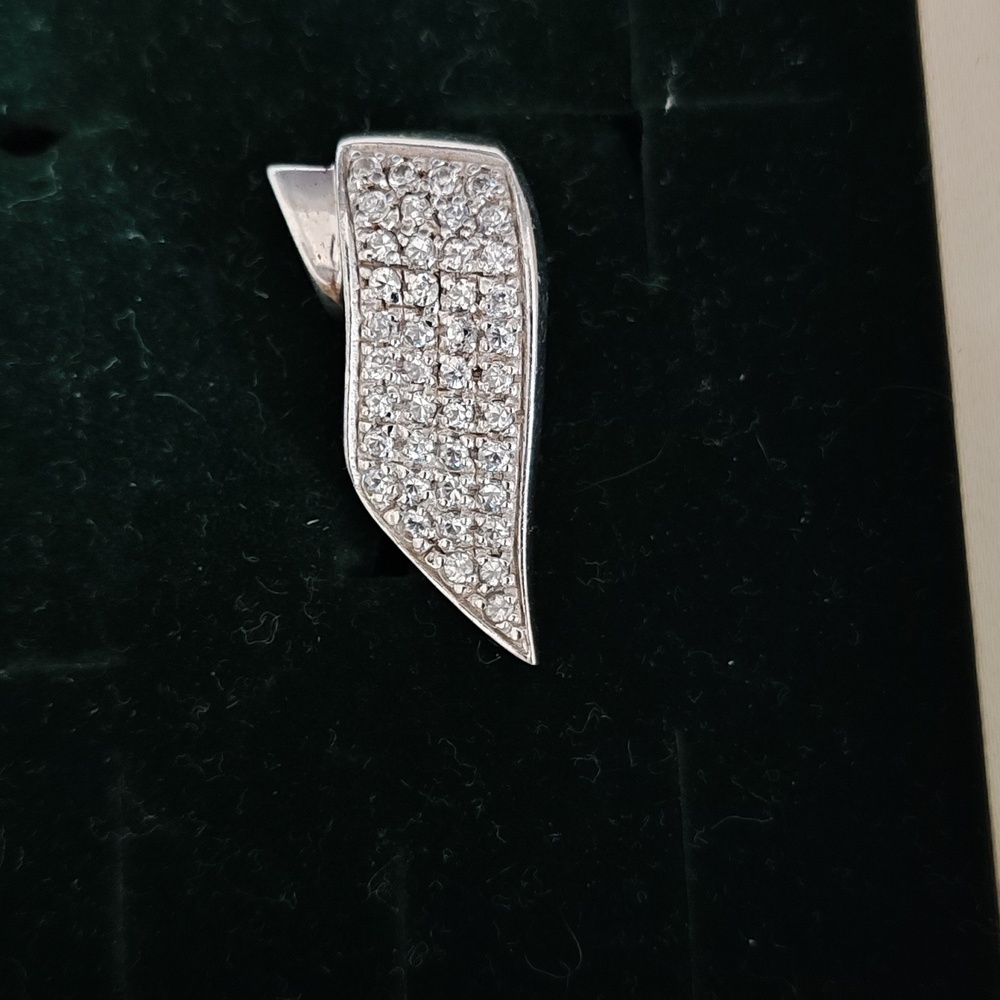 Elegant Silver Pendant Necklace